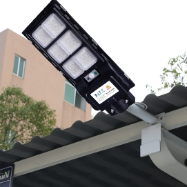 مصباح شارع LED يعمل بالطاقة الشمسية من MAX بقوة كبيرة 800 واط / 1000 واط / 2000 واط لصالات الألعاب الرياضية والحديقة والحديقة والارتفاع من الألومنيوم